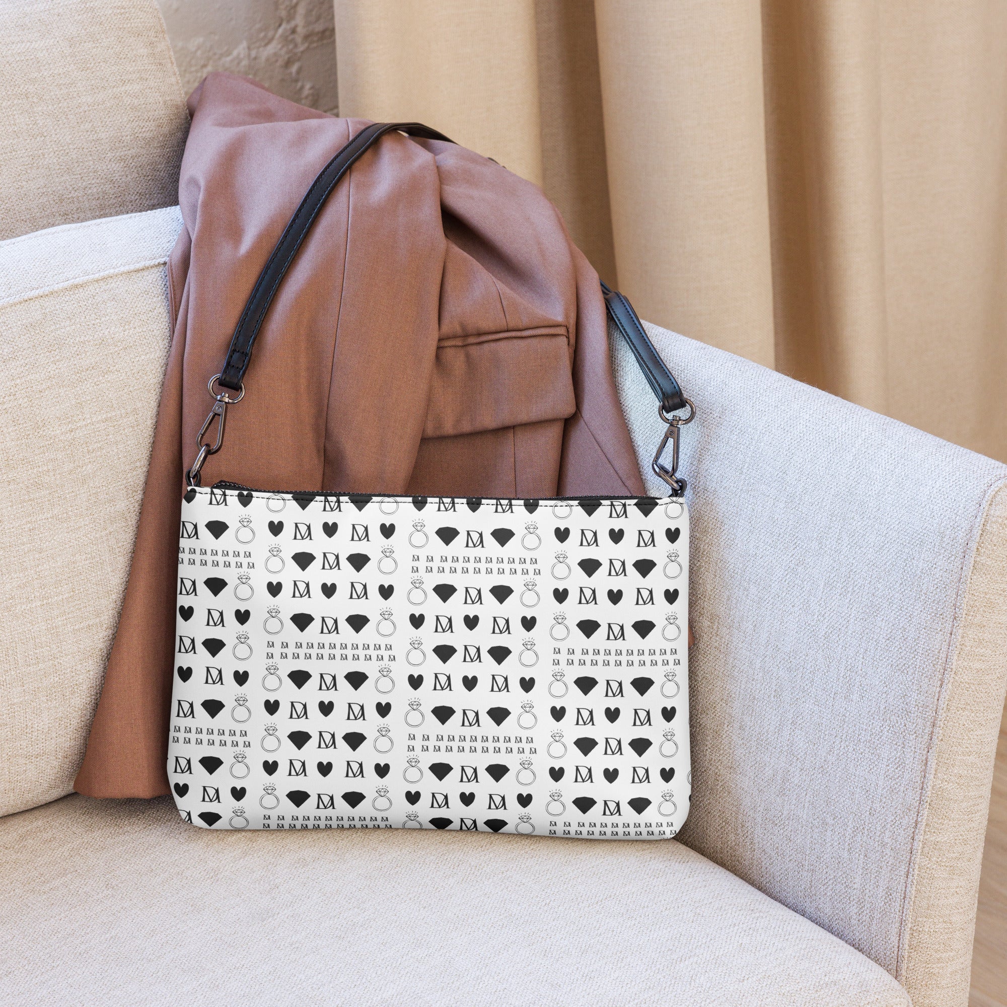 Daemon Luxury Dim Diamonds Artica Blizzard borsone crossbody bag with all-over black and white diamond pattern.