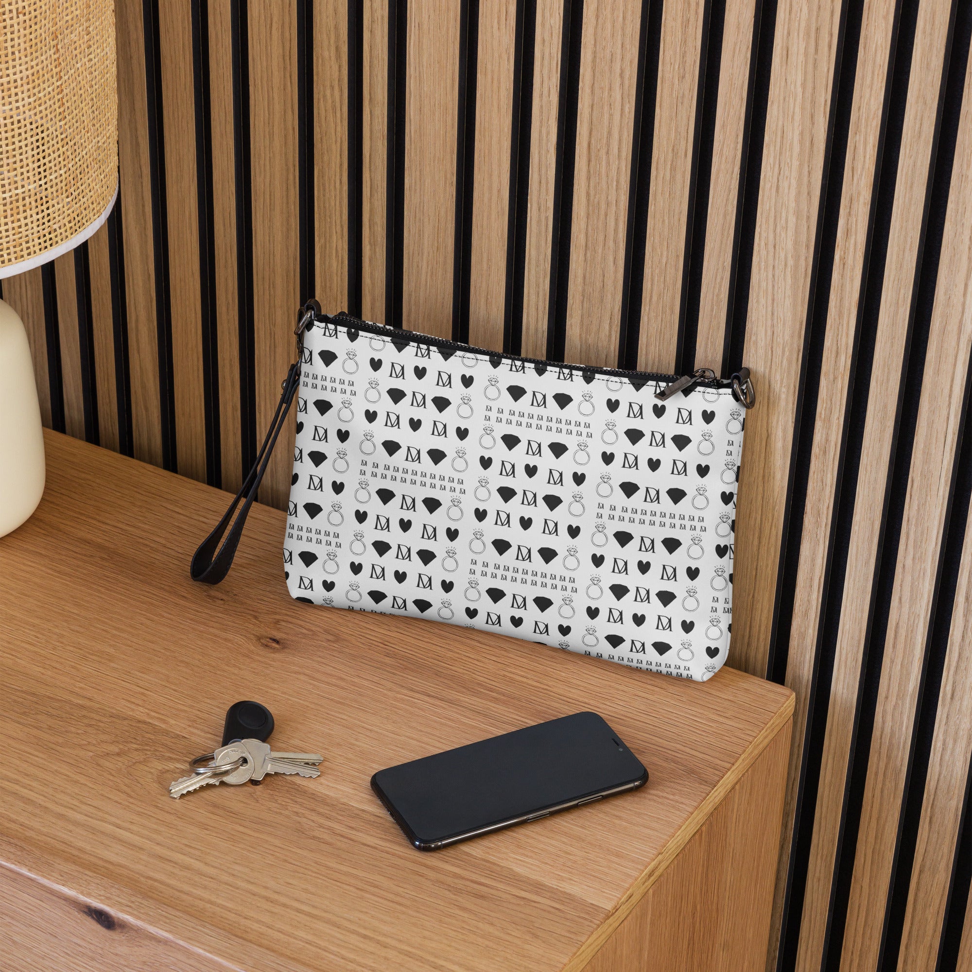 Daemon Luxury Dim Diamonds Artica Blizzard Borsone crossbody bag with all-over black and white diamond pattern, front view.