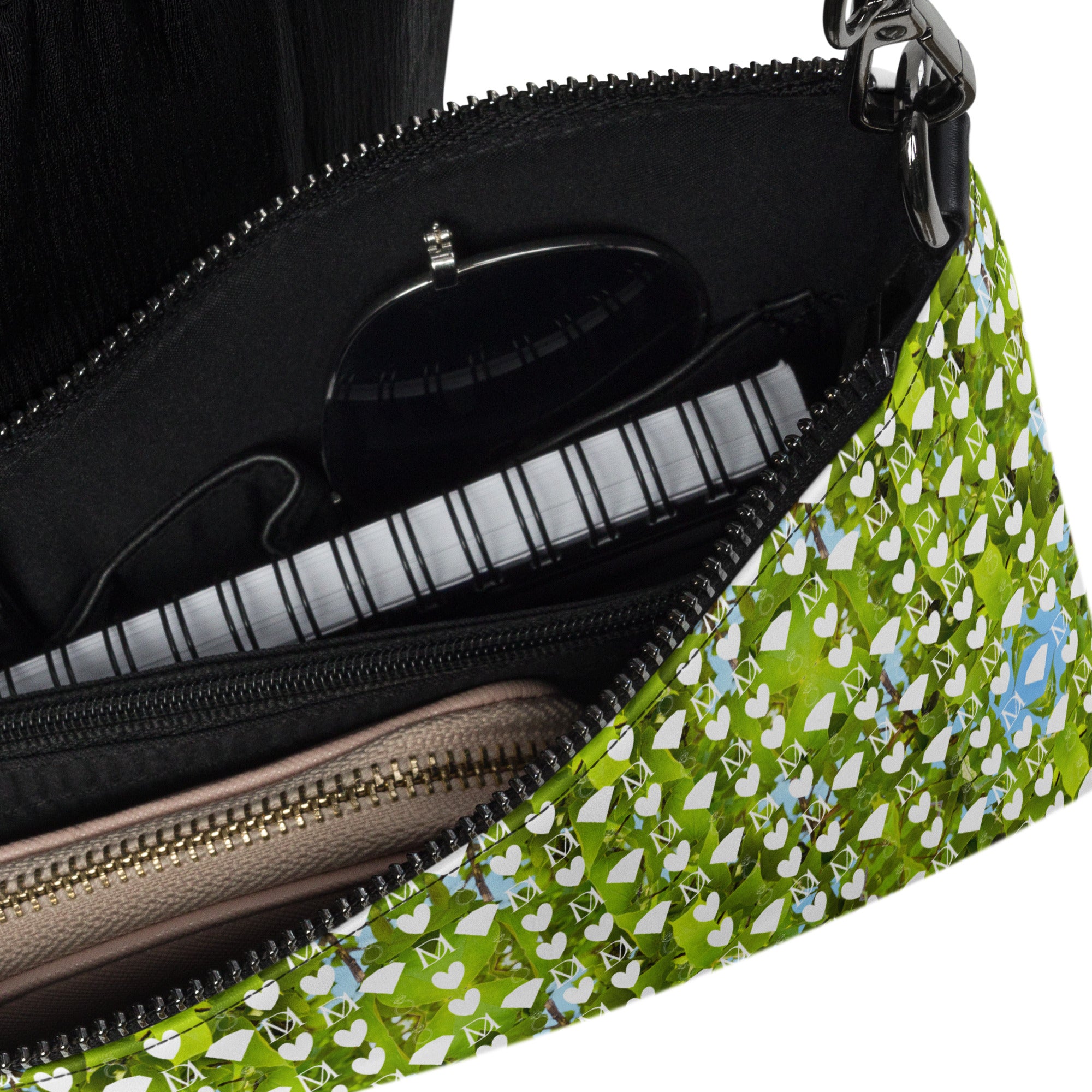 Daemon Luxury Belly Red’s Garden (Rebirth) Borsetta crossbody bag with all-over black print and detailed design.