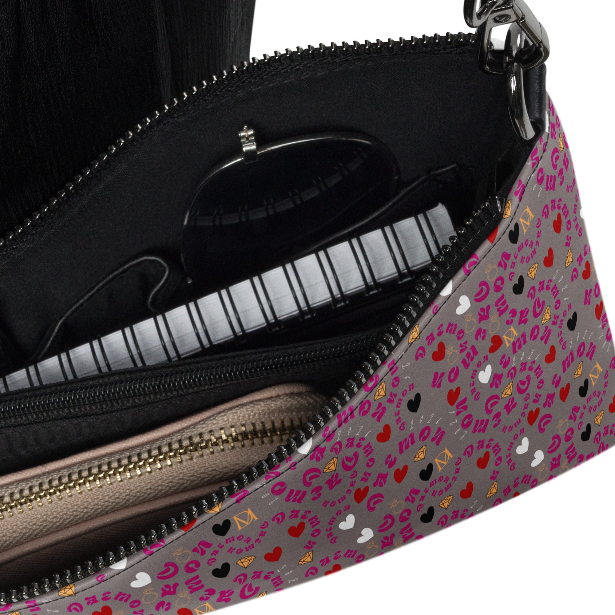 Daemon Luxury Carnival Bay Picasso Mirrors Borsetta crossbody bag with all-over black print, detailed view of the stylish design.