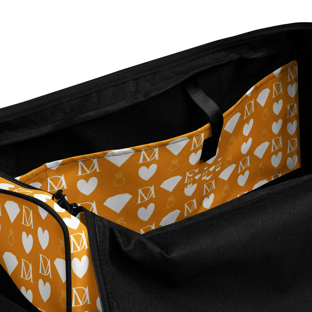 Daemon Luxury Frosted Diamonds Tarmin Honeybees all-over-print duffle bag with white inside pocket, stylish and spacious travel accessory.