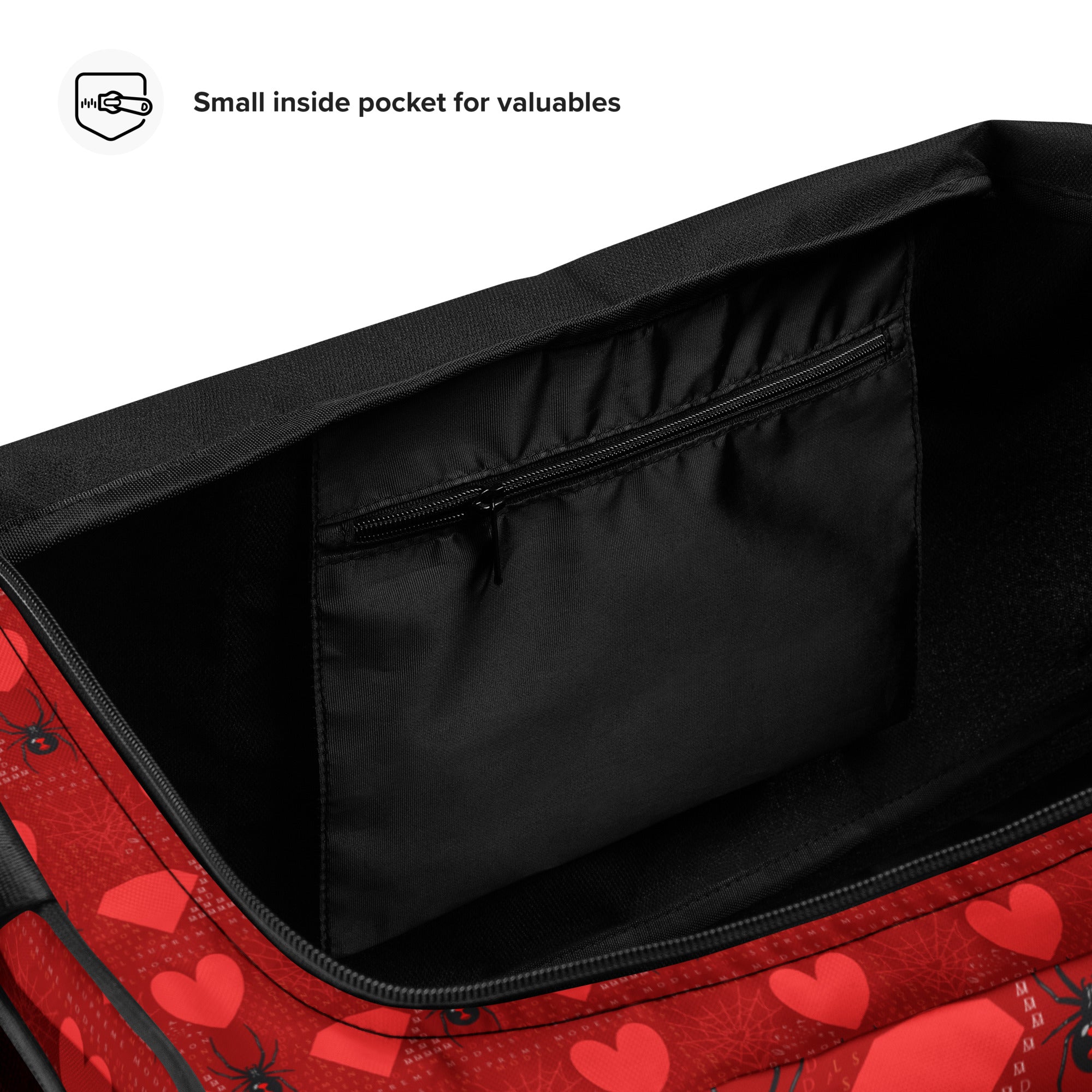 Daemon Luxury Supreme Models Foreigners Luv borsone duffle bag with all-over print in white, featuring bold, graphic design.