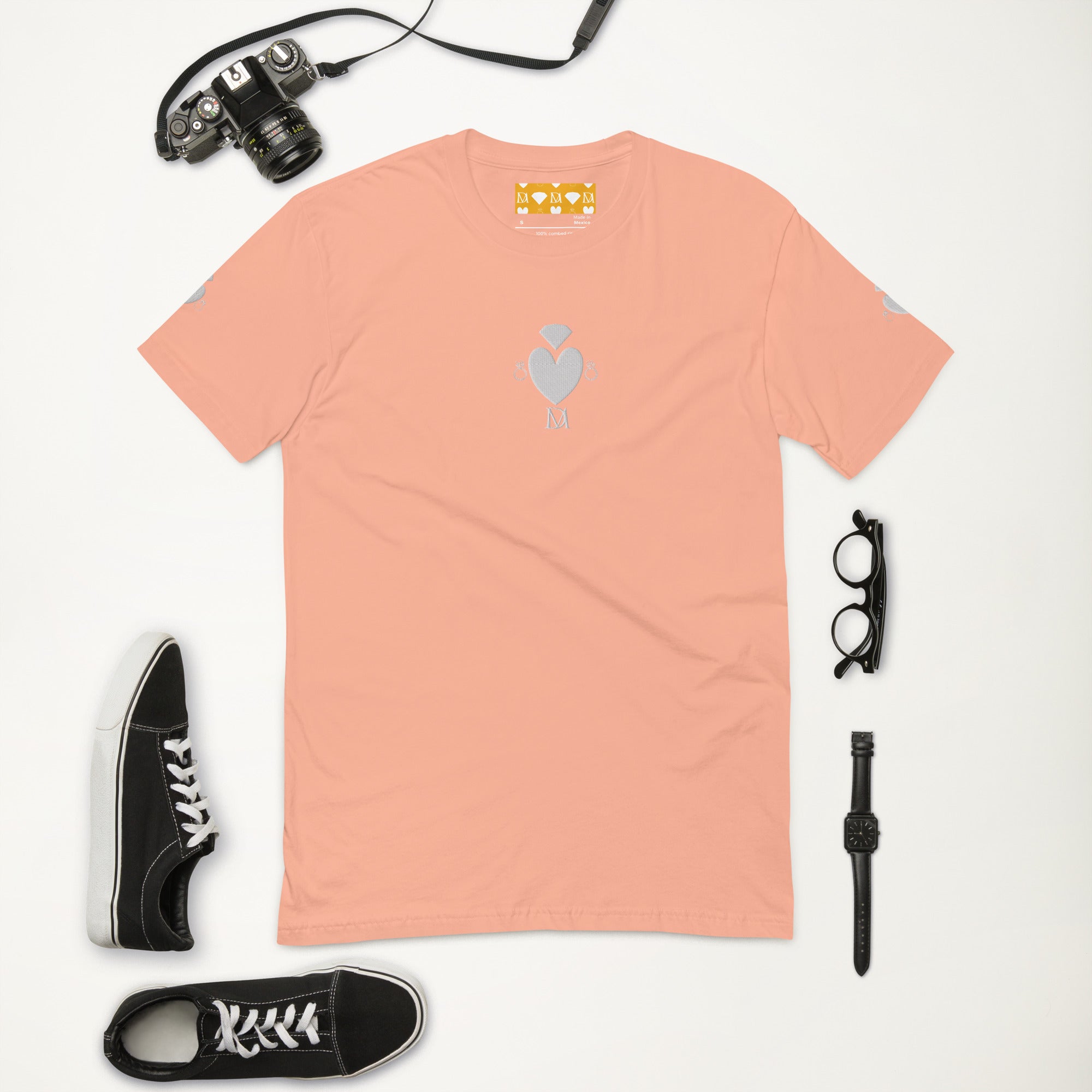 Men's fitted T-shirt in desert pink with front graphic design, by Daemon Luxury from the Florette Rebirth Premio il Man collection.