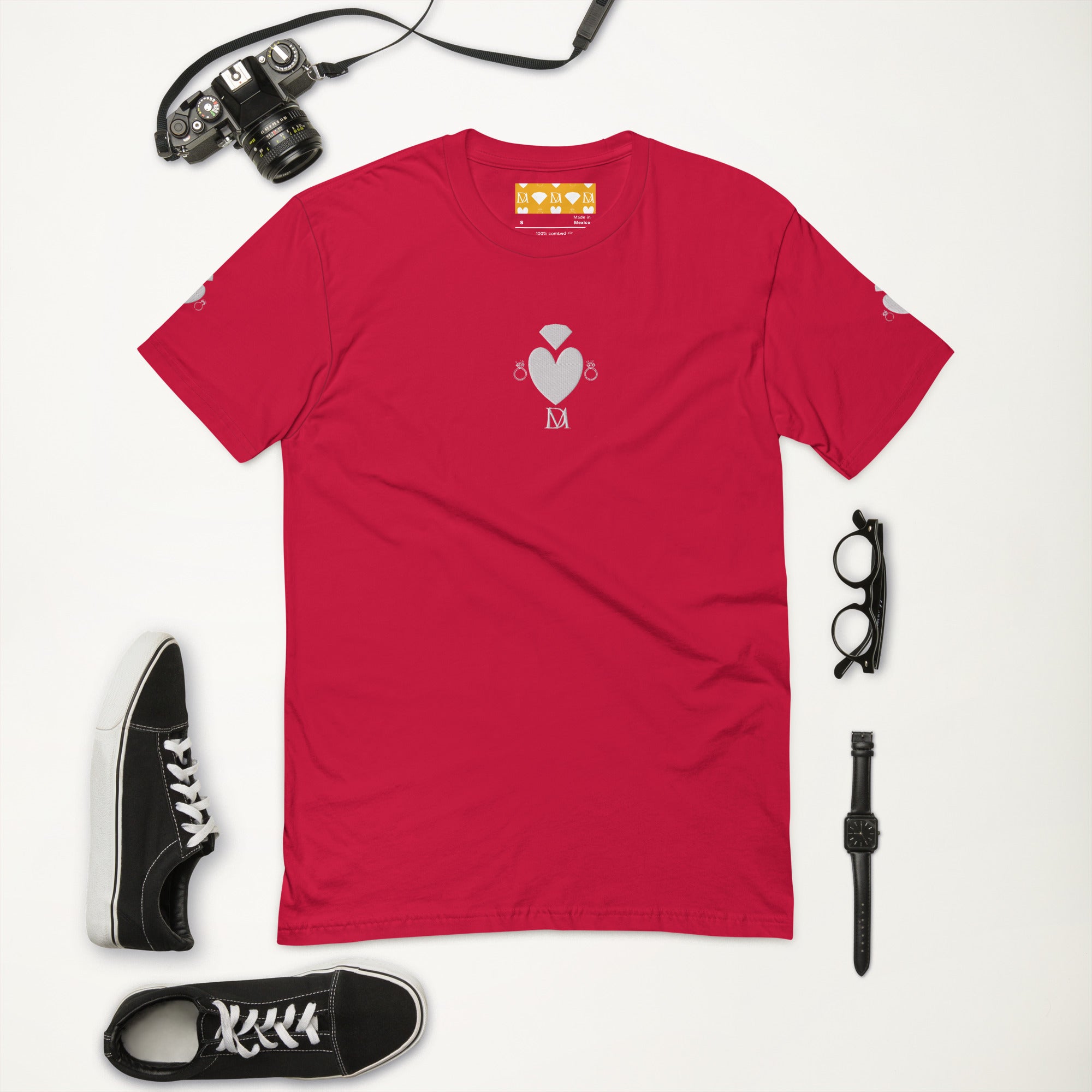 Red men's fitted T-shirt from Daemon Luxury's Florette Rebirth Premio il Man collection, featuring a stylish front design.