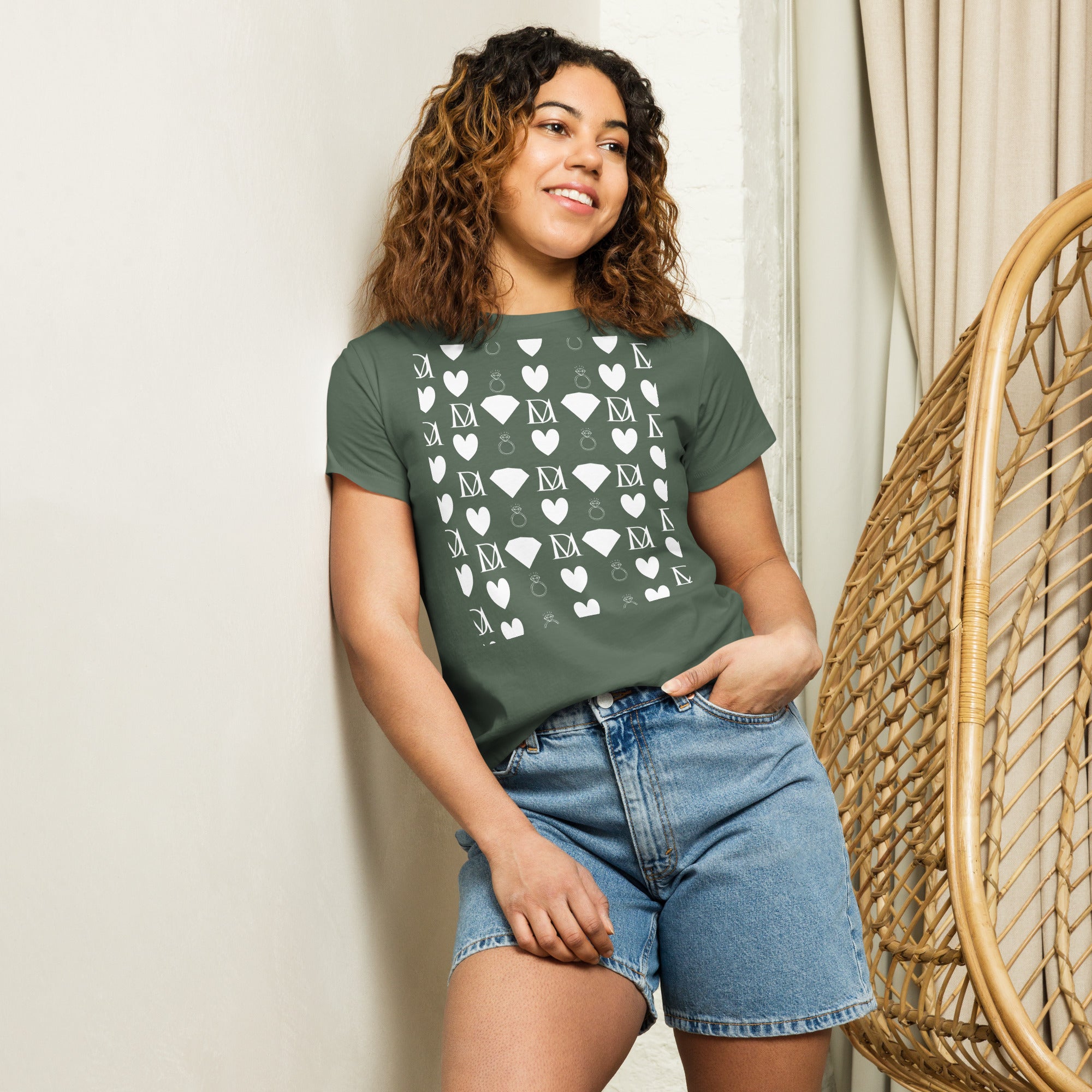 Daemon Luxury Frosted Diamonds Premio il Woman high-waisted women's tee with a pine front design.